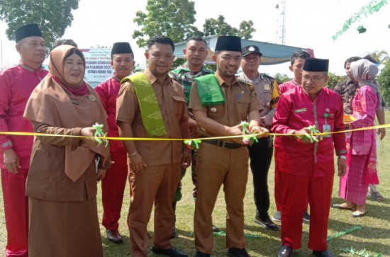 CAMAT HADIRI PERPISAHAN SMA NEGERI 2 TAPUNG HILIR