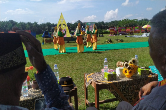 ULANG TAHUN PERDANA DESA BERINGIN LESTARI YANG LANGSUNG DIHADIRI OLEH CAMAT TAPUNG HILIR YANG BARU